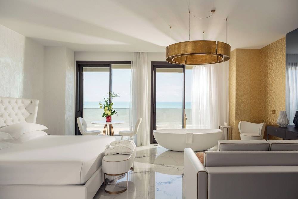 The Promenade Luxury Wellness Hotel 1