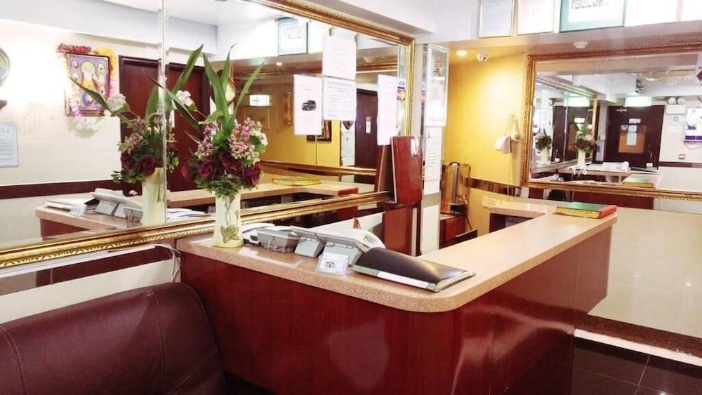 First Inn 24 HOUR RECEPTION 10TH F, Block D & E CHUNGKING MANSION TST 2
