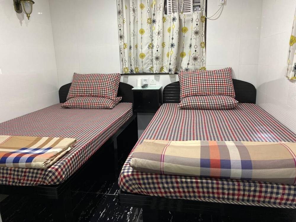First Inn 24 HOUR RECEPTION 10TH F, Block D & E CHUNGKING MANSION TST 1