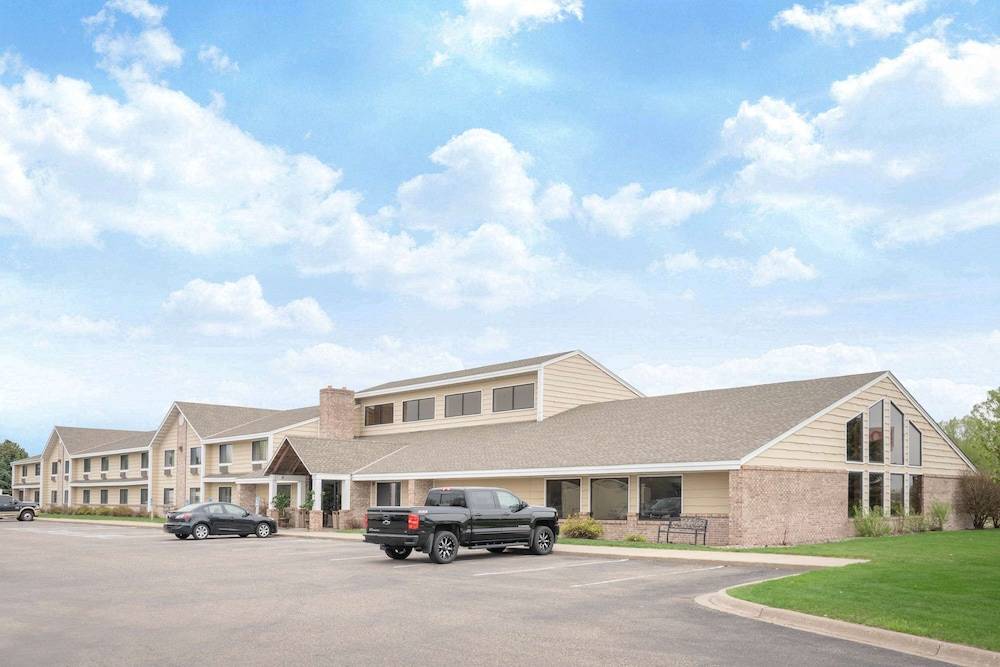 Baymont by Wyndham Lakeville 1