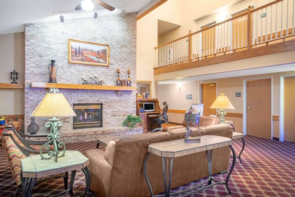 Baymont by Wyndham Lakeville 2