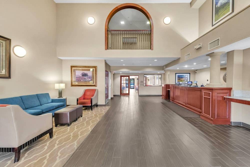 Comfort Suites Lakewood - Denver 2