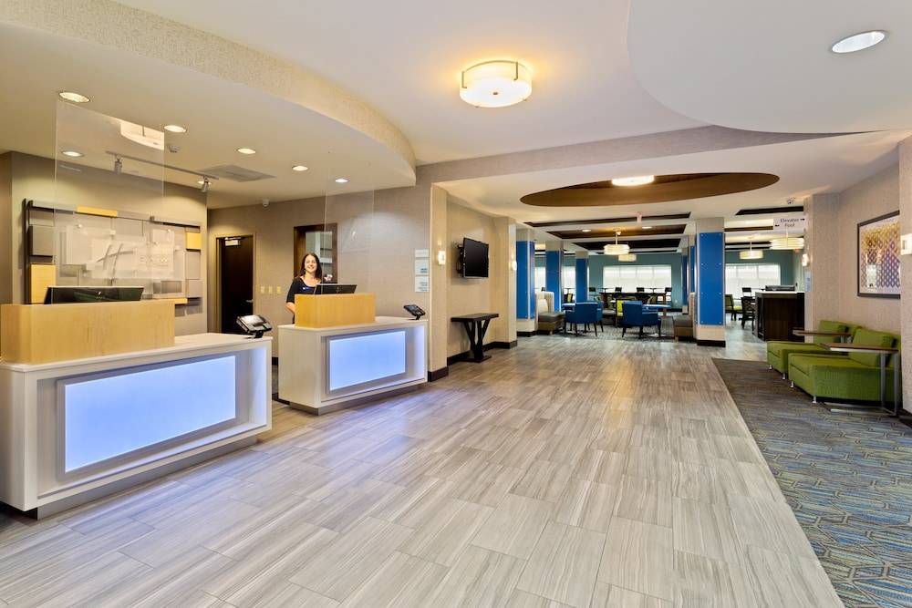 Holiday Inn Express & Suites LARGO-CLEARWATER by IHG 2