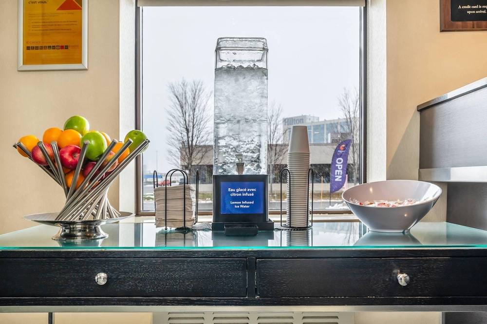 Comfort Inn Montreal - Laval - Highway 15 2