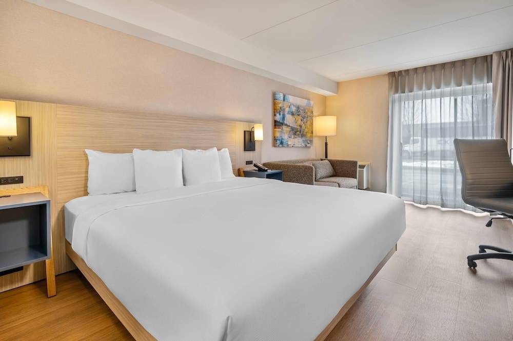 Comfort Inn Montreal - Laval - Highway 15 1