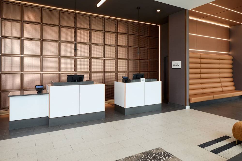 Courtyard by Marriott Montreal Laval 2