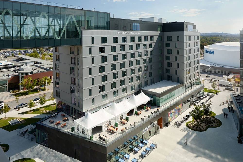 Courtyard by Marriott Montreal Laval 1