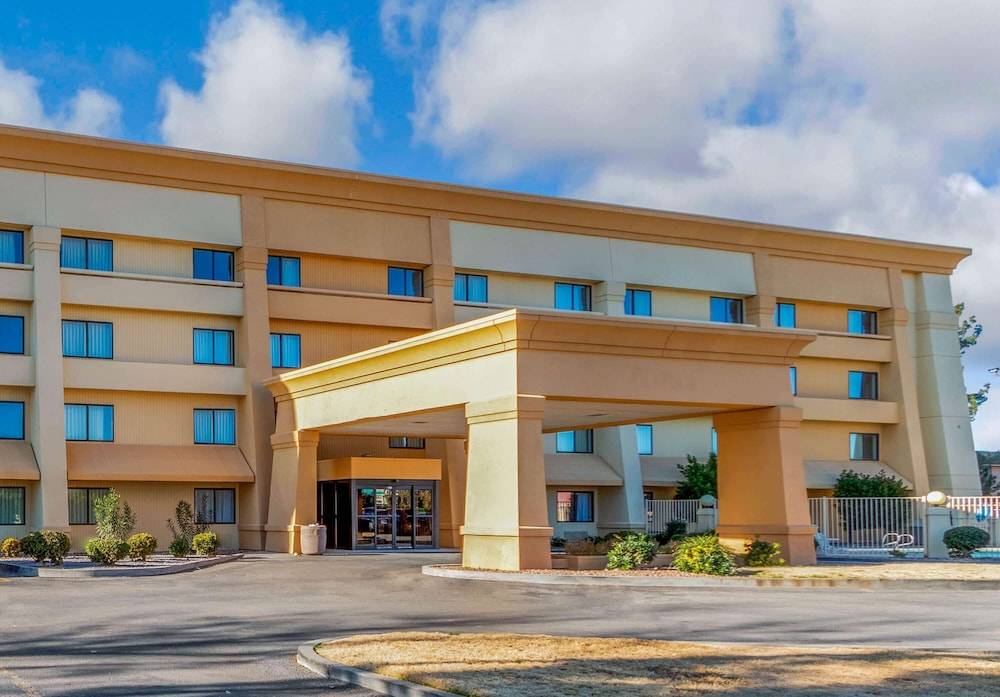 La Quinta Inn & Suites by Wyndham Las Cruces Organ Mountain 1