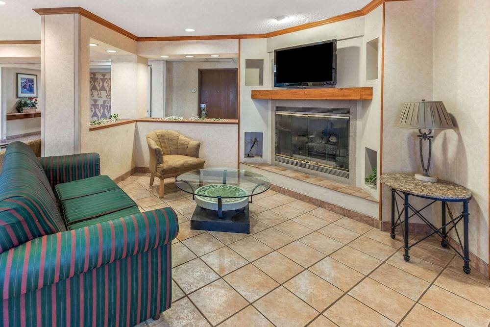 La Quinta Inn & Suites by Wyndham Las Cruces Organ Mountain 2
