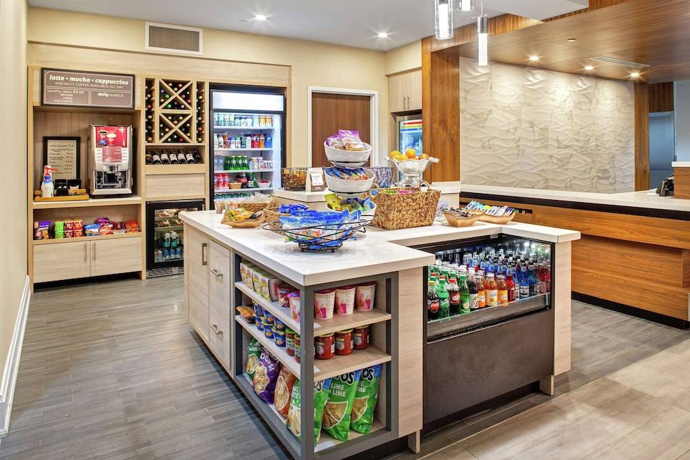 Hilton Garden Inn Toronto/Oakville 2