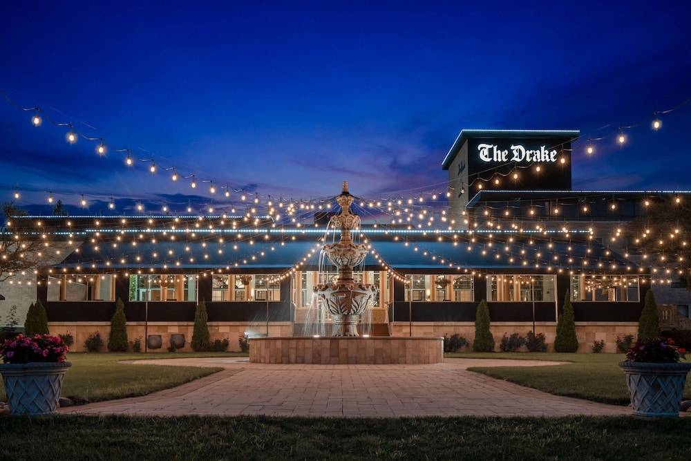 The Drake Oak Brook, Autograph Collection 1