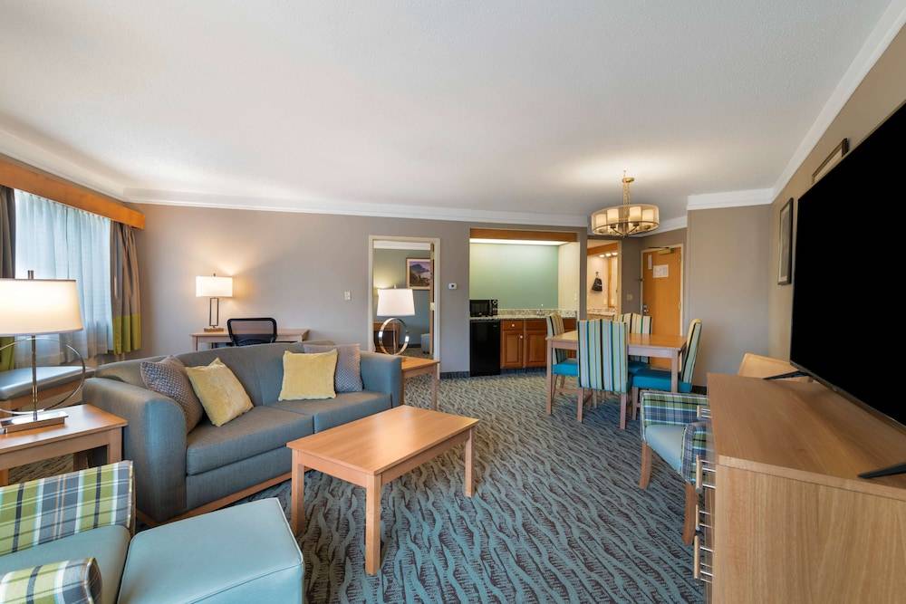 Best Western PLUS Executive Court Inn & Conference Center 1