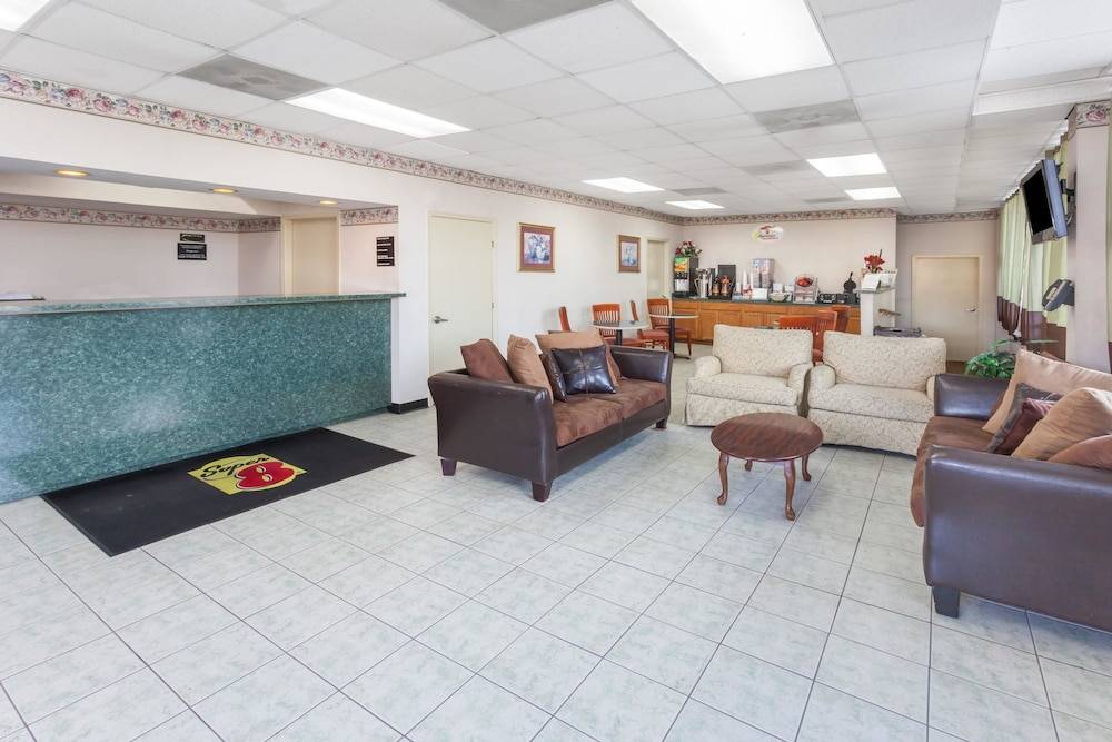 Super 8 by Wyndham Manassas 2