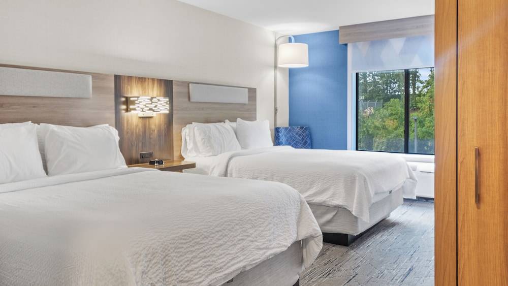 Holiday Inn Express & Suites MANCHESTER-AIRPORT by IHG 1