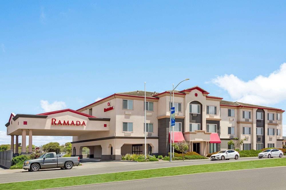 Ramada by Wyndham Marina 1