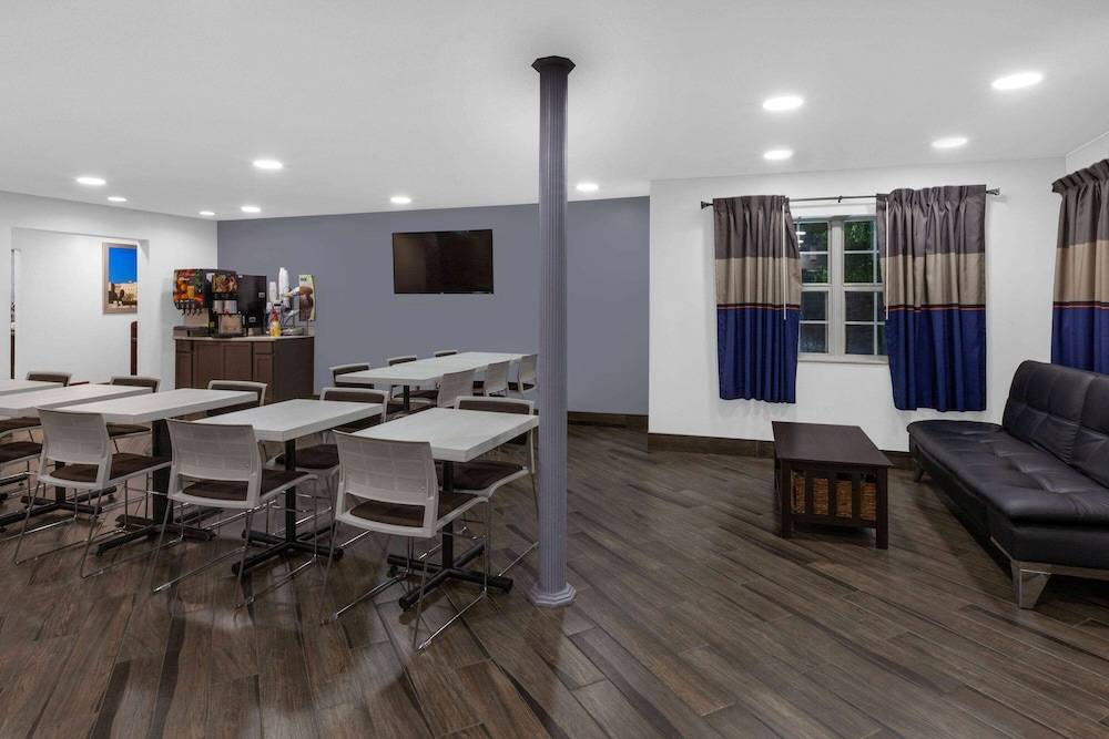 Microtel Inn Suite by Wyndham BWI Airport 2