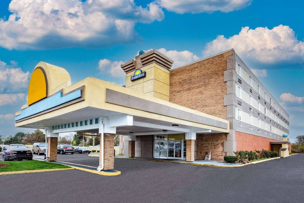 Days Inn by Wyndham Livonia Canton Detroit 1