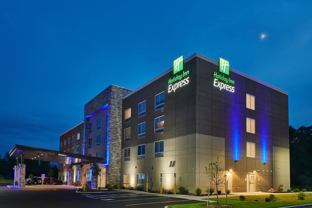 Holiday Inn Express AMHERST - LOCKPORT by IHG 1