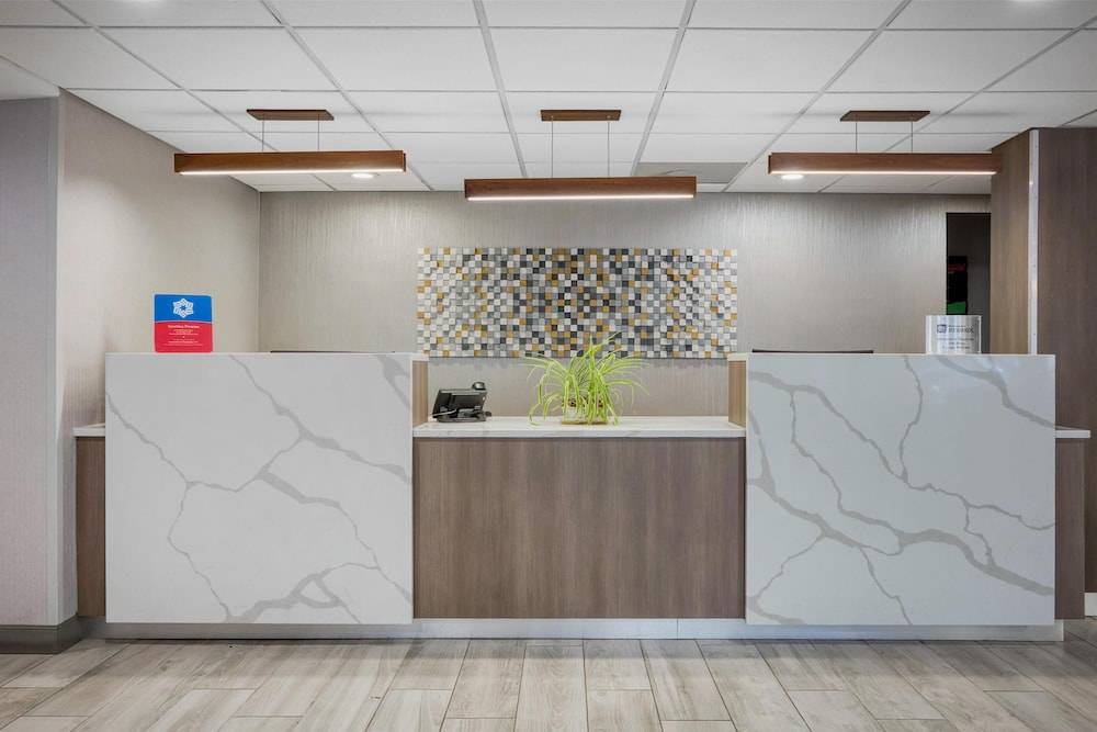 SureStay Plus Hotel by Best Western Chicago Lombard 2