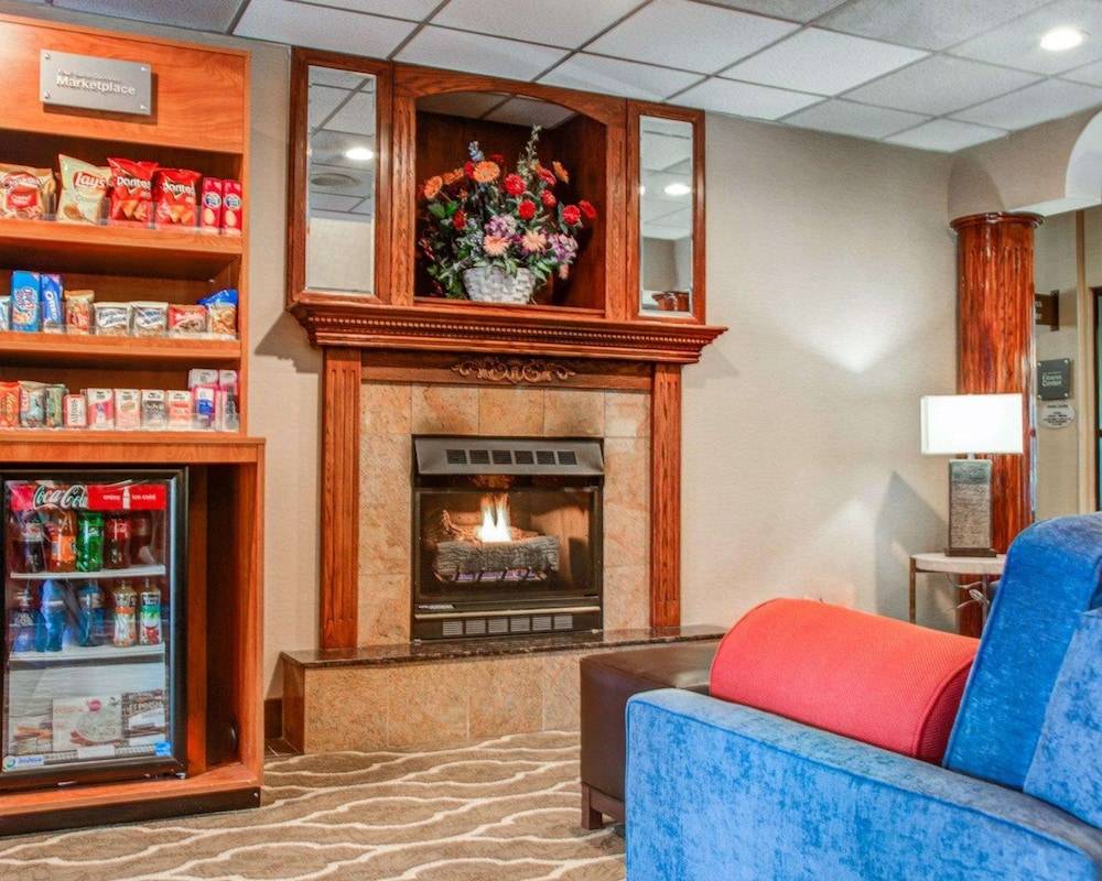 Comfort Suites Lombard - Addison 2