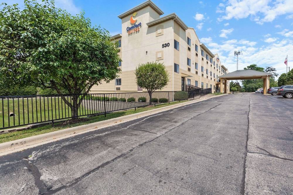 Comfort Suites Lombard - Addison 1