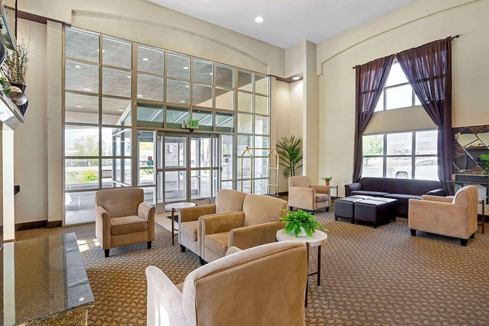 Quality Inn Logan near University 2