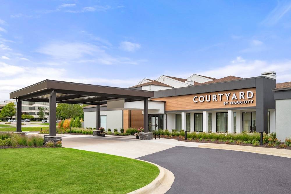 Courtyard by Marriott Detroit Livonia 1