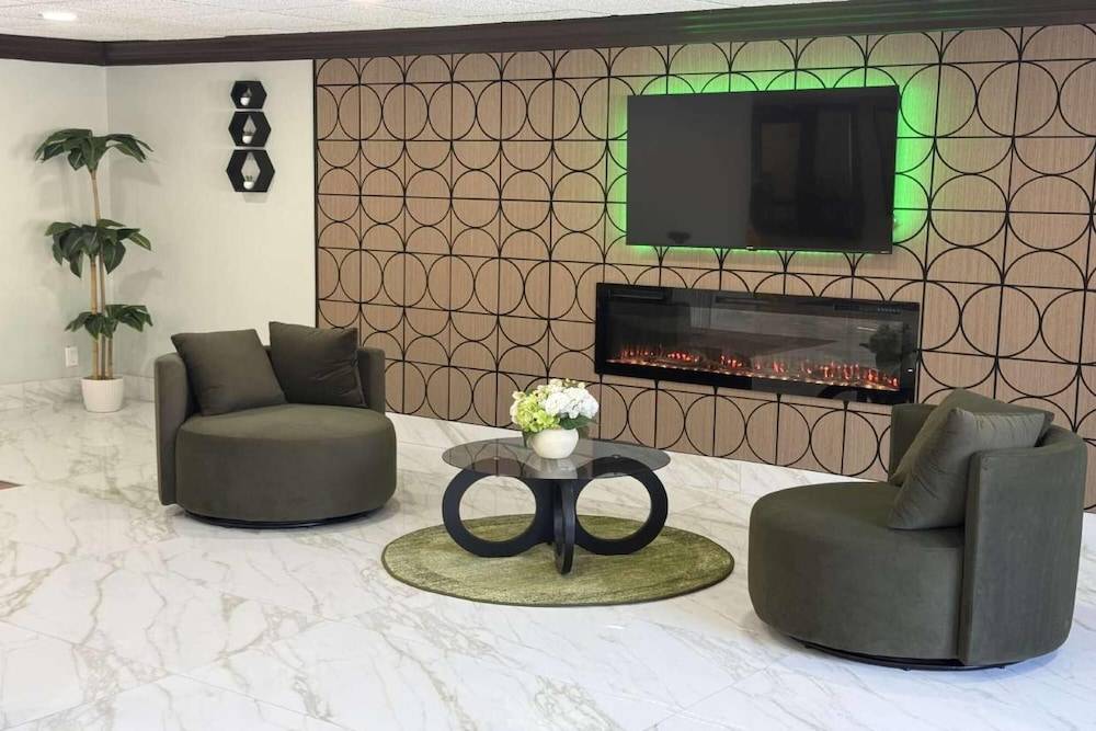 Wingate by Wyndham Livonia 2