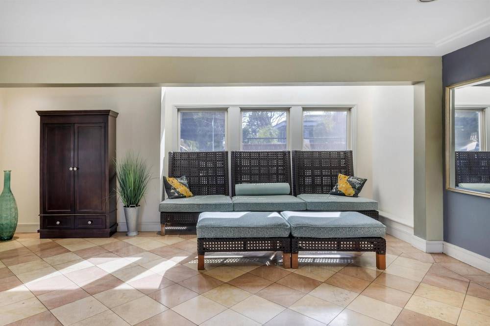SureStay Plus Hotel by Best Western Mountain View 2