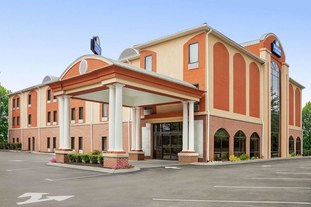 Days Inn & Suites by Wyndham Murfreesboro I-24 East 1