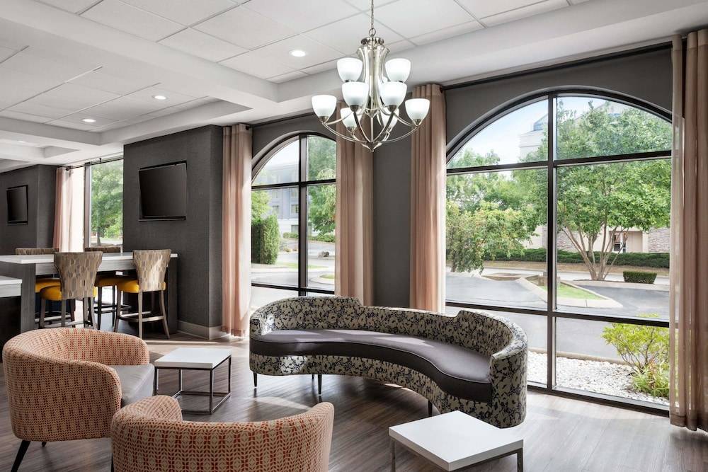 Days Inn & Suites by Wyndham Murfreesboro I-24 East 2