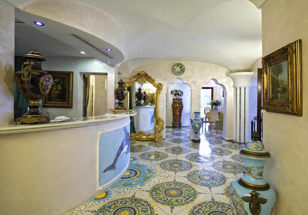 Strand Hotel Delfini 2