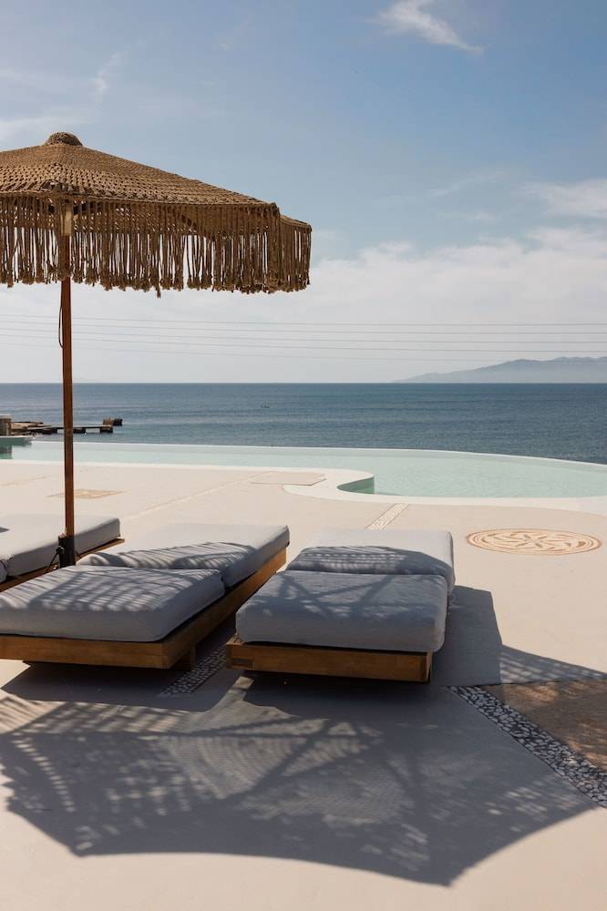 Mykonos Pantheon 1