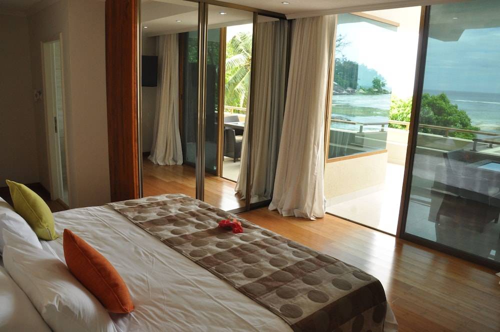 Crown Beach Hotel Seychelles 2