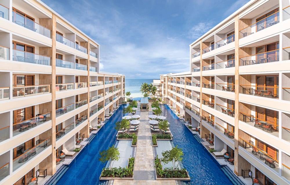 Henann Premier Coast Resort 1