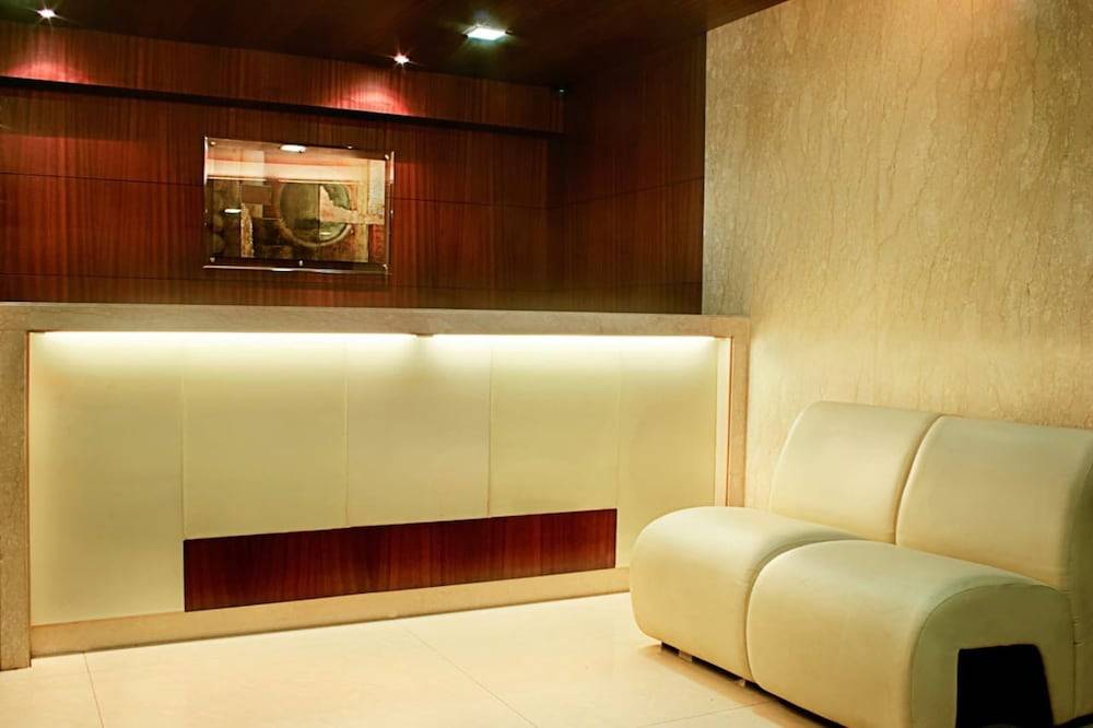 Hotel Lucky Near BKC 1