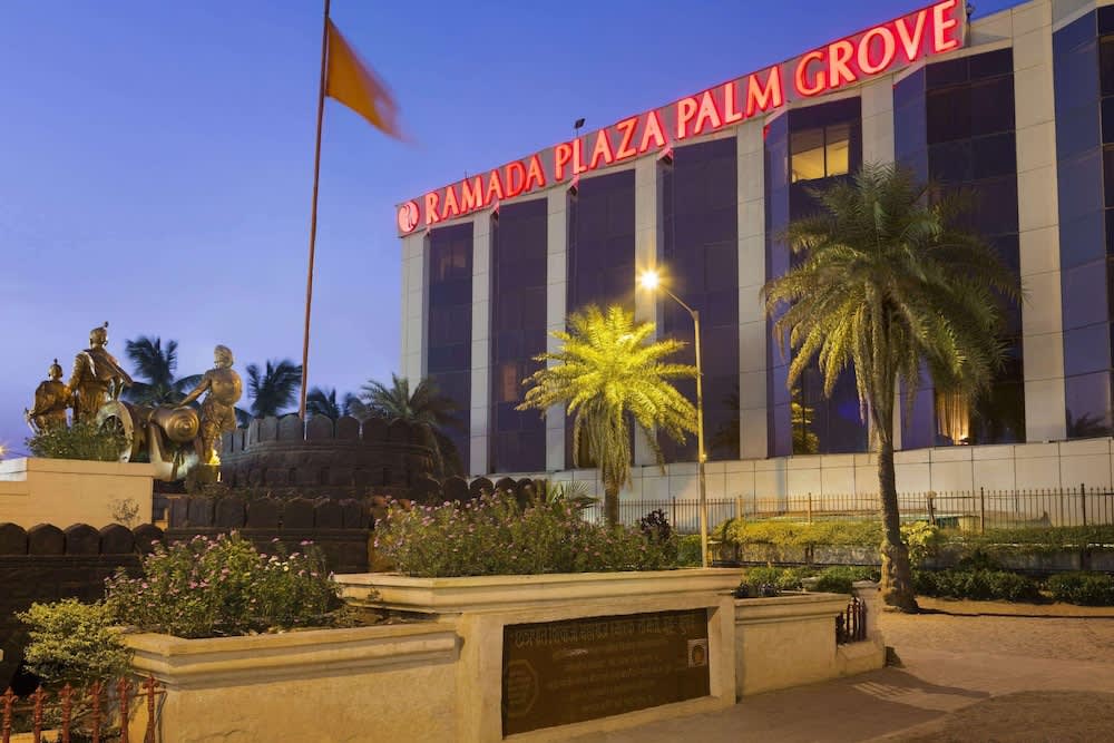 Ramada Plaza by Wyndham Palm Grove 1