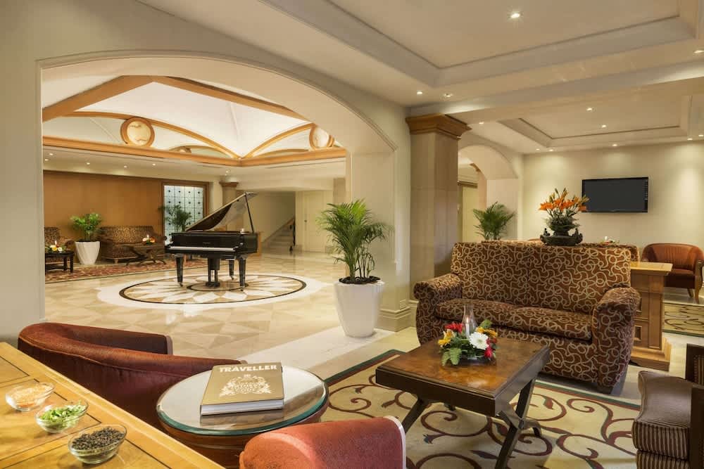 Ramada Plaza by Wyndham Palm Grove 2