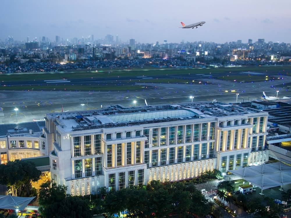 Taj Santacruz 1