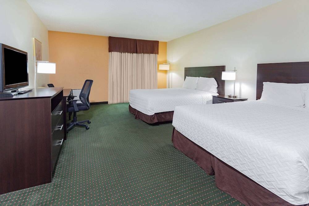 Travelodge by Wyndham Bracebridge 1