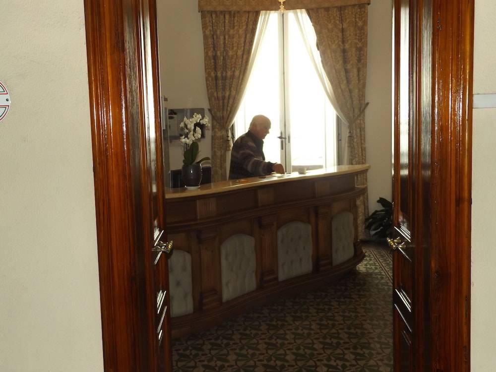 Hotel AeR BJ Vittoria 2