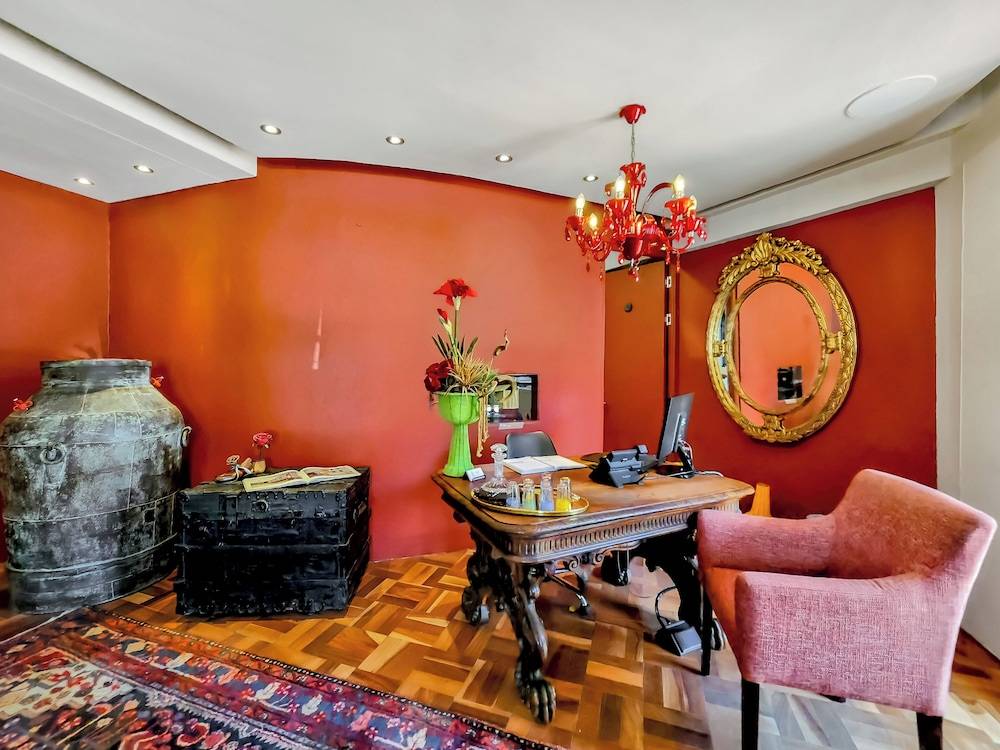 Rouge on Rose Boutique Hotel 2