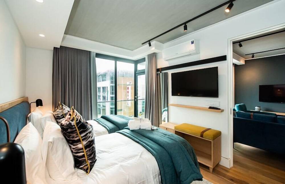 Latitude Aparthotel by Totalstay 2