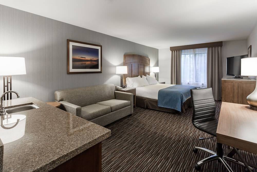 Holiday Inn Express & Suites CARPINTERIA by IHG 2