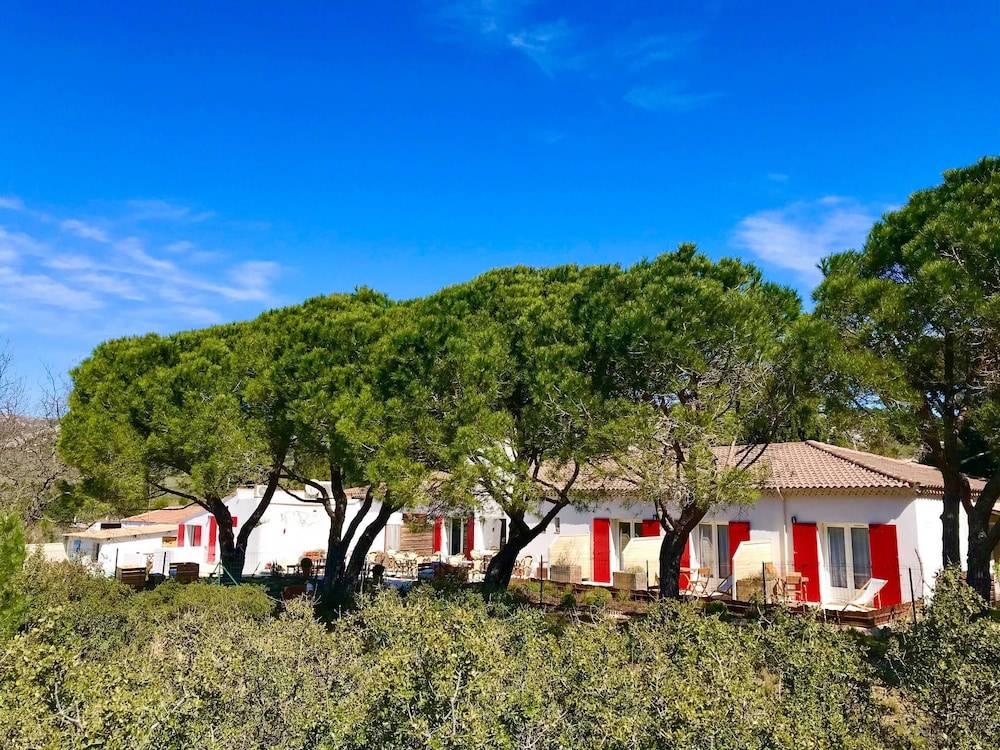 LES VOLETS ROUGES - Hôtel Cassis - Situé dans le Parc National des Calanques - Parking Gratuit 1
