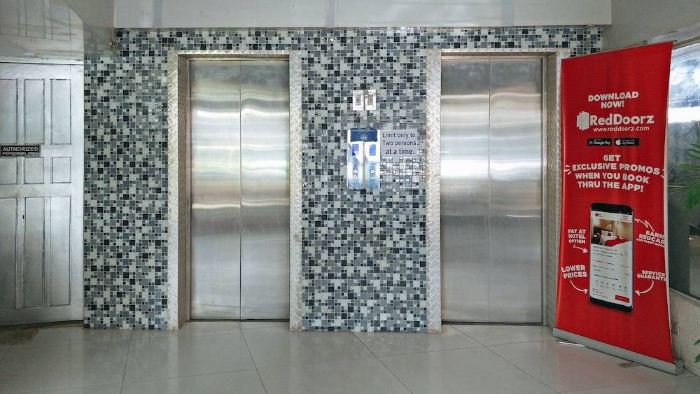 RedDoorz Plus at New Era Budget Hotel Near UCMed and Chong Hua Hospital Mandaue FORMER RedDoorz Plus New Era Budget Hotel Mandaue 1