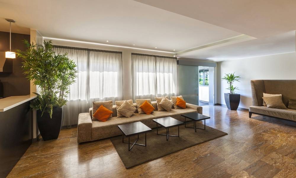 Living Hotel 2