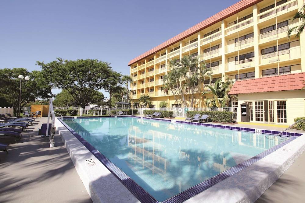 La Quinta by Wyndham Coral Springs University Dr 1