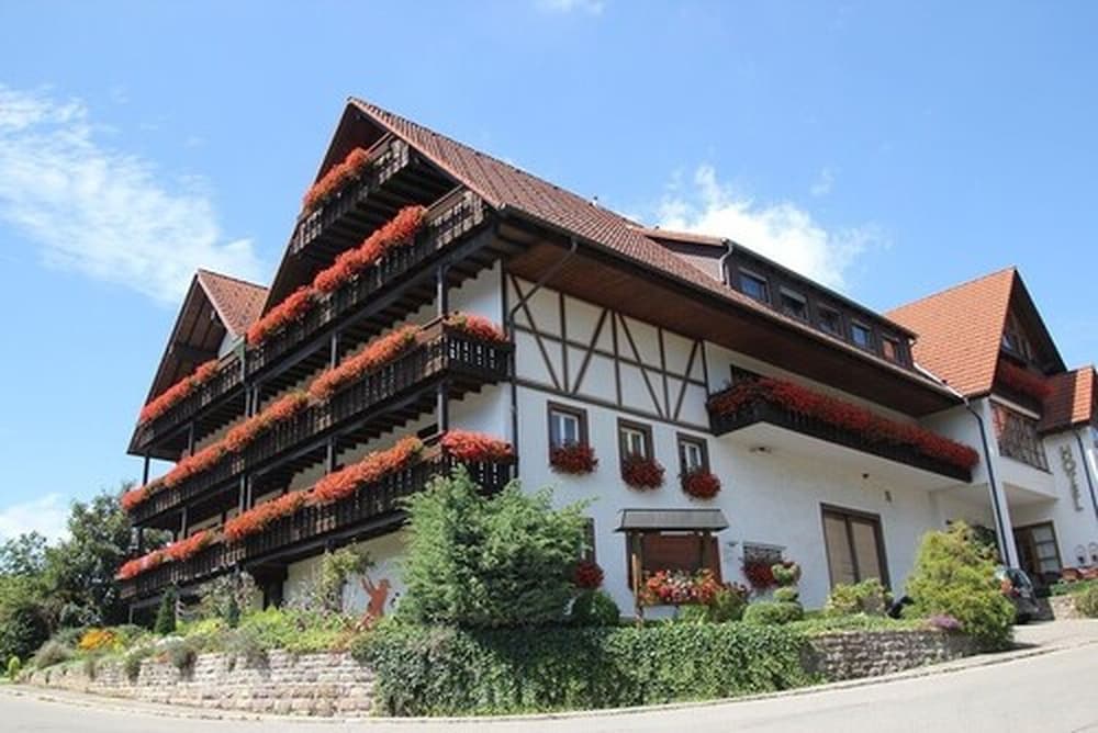 Hotel Waldblick BSR Garten mit Pavillons im Schwarzwald, ideal für Paare, Familien, Hunde 1