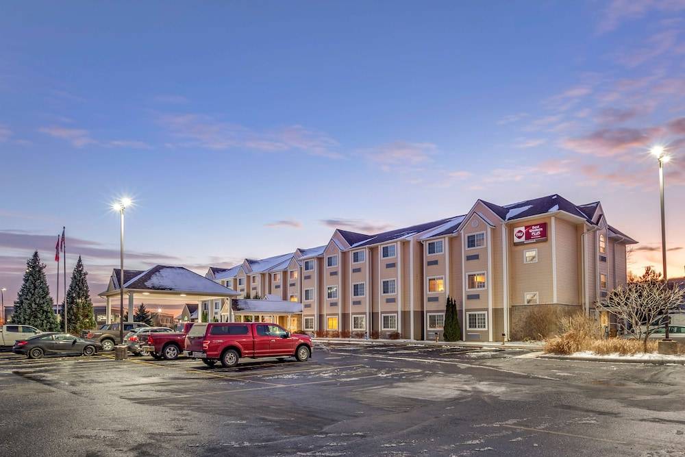 Best Western Plus Woodstock Inn & Suites 1